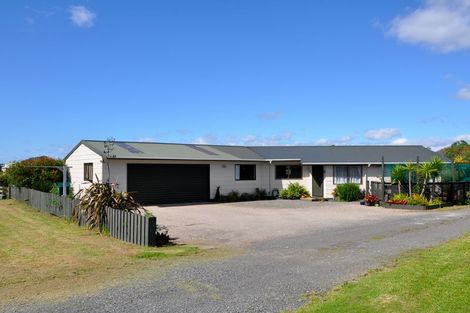 Photo of property in 14 Hanlen Avenue, Waihi Beach, 3611