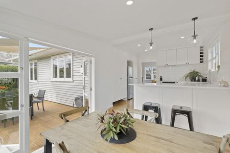 Photo of property in 9 Trafalgar Street, Westown, New Plymouth, 4310