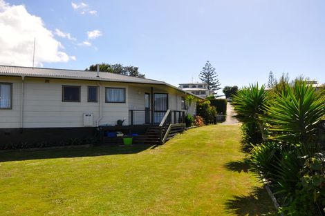 Photo of property in 14 Hanlen Avenue, Waihi Beach, 3611