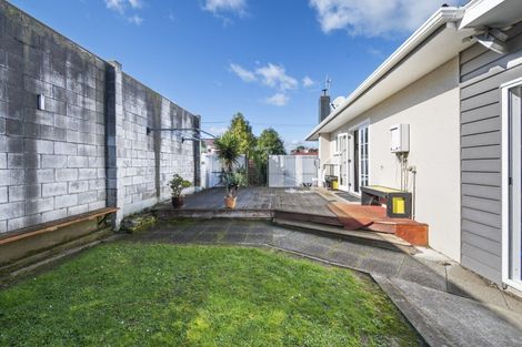 Photo of property in 84 Lethbridge Street, Feilding, 4702