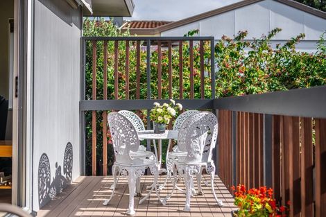 Photo of property in 2/114 Bradbury Road, Botany Downs, Auckland, 2010