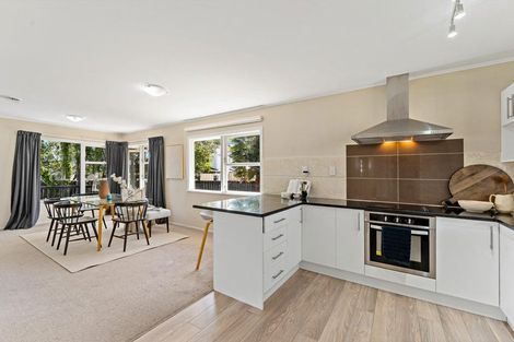 Photo of property in 24 Mackenzie Street, Te Atatu South, Auckland, 0610