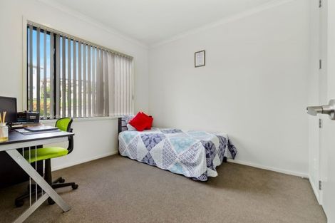 Photo of property in 31 Kirikiri Drive, Papakura, 2110