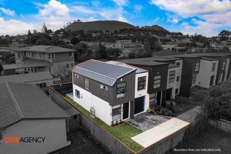 Photo of property in 13f Purata Place, Mangere Bridge, Auckland, 2022