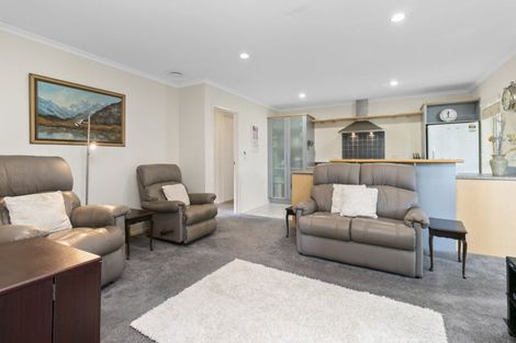 Photo of property in 154 Wattle Farm Road, Wattle Downs, Auckland, 2103