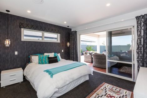 Photo of property in 32 Pelorus Avenue, Poraiti, Napier, 4112