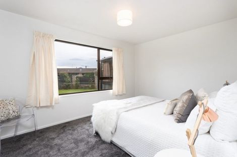 Photo of property in 32 Royal Park Drive, Parklands, Christchurch, 8083