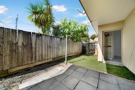 Photo of property in 5/17 Neta Grove, Henderson, Auckland, 0612