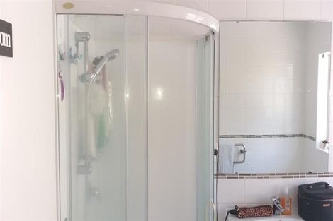 Photo of property in 3 Bernina Place, Weymouth, Auckland, 2103