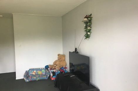 Photo of property in 2/30 Mcleod Road, Henderson, Auckland, 0612