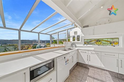 Photo of property in 14 Maungaraki Road, Korokoro, Lower Hutt, 5012