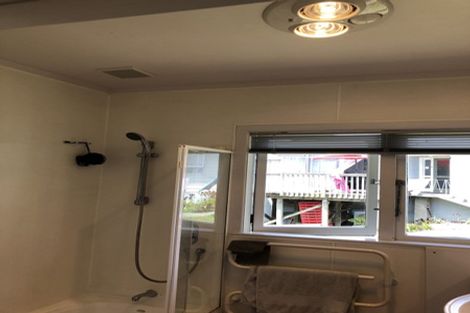 Photo of property in 17 Vandeleur Avenue, Birkdale, Auckland, 0626