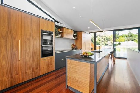 Photo of property in 15 Fillis Street, New Plymouth, 4310