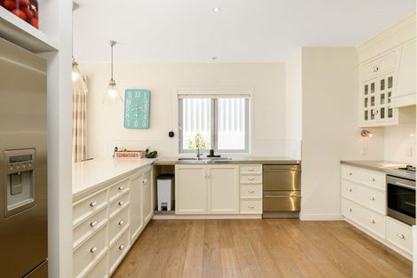 Photo of property in 215a Oceanbeach Road, Mount Maunganui, 3116