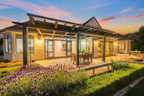 Photo of property in 30 Emerald Hill Drive, Birchville, Upper Hutt, 5018