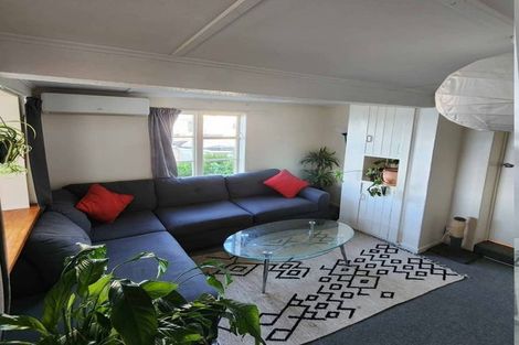 Photo of property in 106 Nicholson Road, Khandallah, Wellington, 6035