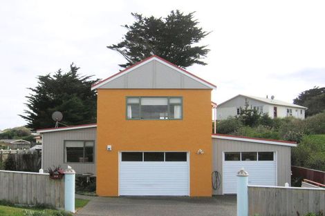 Photo of property in 23 Dewe Terrace, Foxton Beach, Foxton, 4815