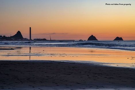 Photo of property in 6 Seaton Street, Strandon, New Plymouth, 4312