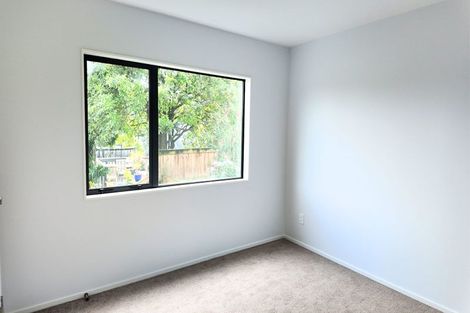 Photo of property in 44d Cyclarama Crescent, Massey, Auckland, 0614