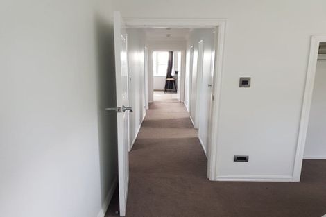 Photo of property in 48 Brooker Grove, Newlands, Wellington, 6037