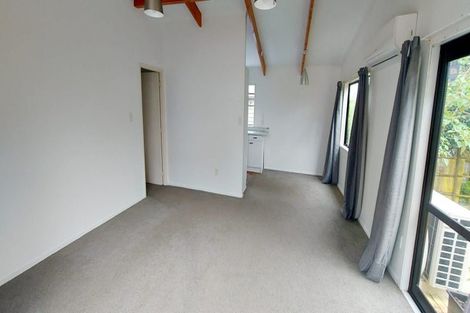 Photo of property in 1/166 Nile Road, Milford, Auckland, 0620