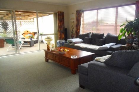 Photo of property in 13 Milan Drive, Glen Eden, Auckland, 0602