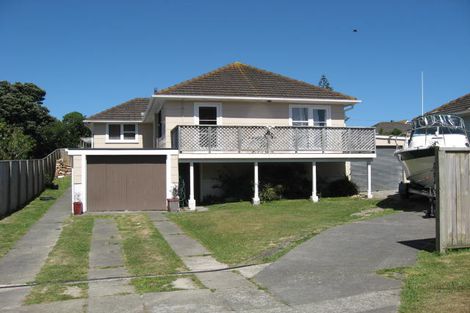 Photo of property in 114 Main Road, Titahi Bay, Porirua, 5022