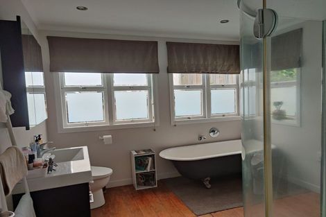 Photo of property in 2/11 Seaview Avenue, Northcote, Auckland, 0627