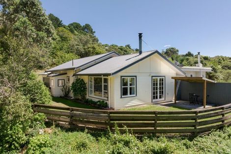 Photo of property in 120 Miromiro Road, Normandale, Lower Hutt, 5010