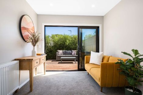 Photo of property in 2/7 Grays Road, Plimmerton, Porirua, 5026