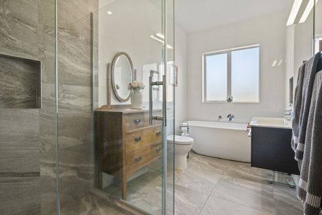 Photo of property in 11 Nobilo Road, Kumeu, 0810