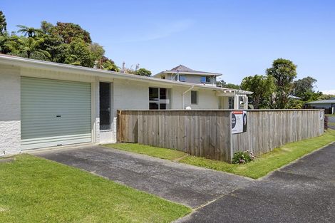 Photo of property in 1/12 Ambury Place, Merrilands, New Plymouth, 4312