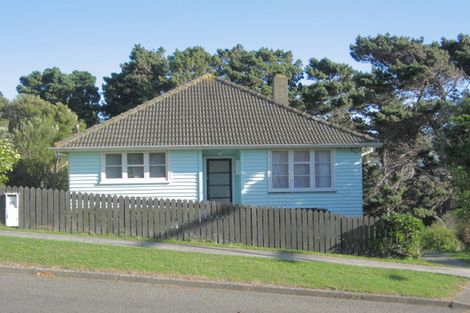 Photo of property in 16 Spur Grove, Titahi Bay, Porirua, 5022