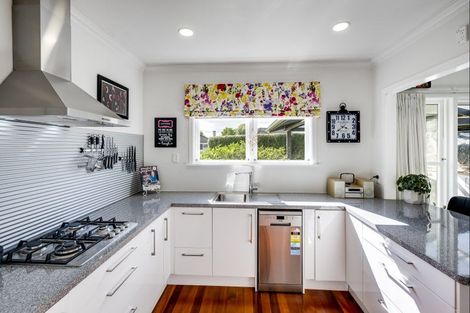 Photo of property in 74 Te Mata Road, Havelock North, 4130