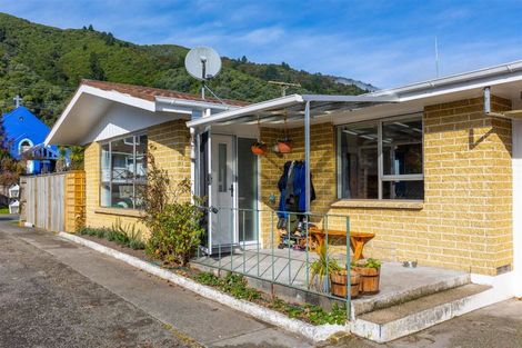 Photo of property in 131a Waikawa Road, Picton, 7220