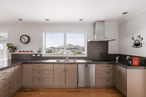 Photo of property in 98 Waikite Road, Welcome Bay, Tauranga, 3175