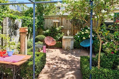 Photo of property in 6 Porritt Avenue, Mount Victoria, Wellington, 6011