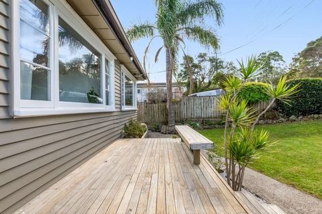 Photo of property in 121 Vipond Road, Stanmore Bay, Whangaparaoa, 0932