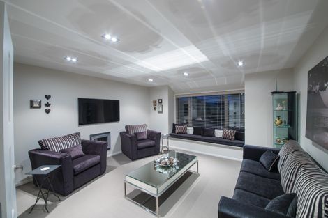 Photo of property in 2 Grand Oaks Drive, Awapuni, Palmerston North, 4412