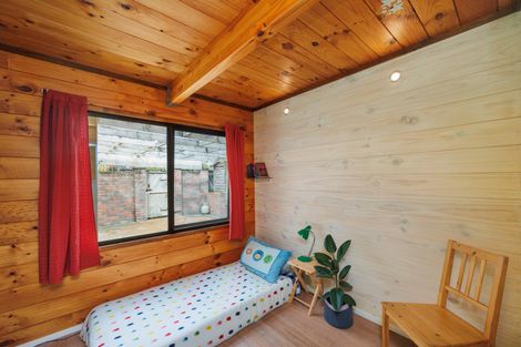 Photo of property in 21 Heathcote Place, Fitzherbert, Palmerston North, 4410