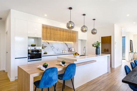 Photo of property in 9 Mcindoe Road, Kumeu, 0810