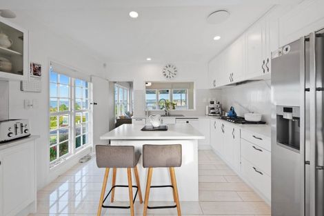 Photo of property in 56 Parkhill Road, Mellons Bay, Auckland, 2014