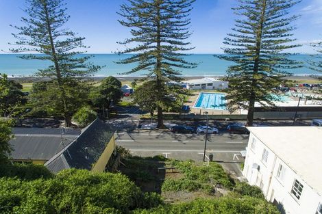 Photo of property in 25 Marine Parade, Bluff Hill, Napier, 4110