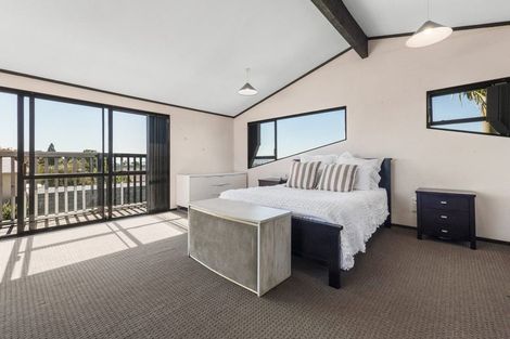 Photo of property in 216 Cambridge Road, Bethlehem, Tauranga, 3110