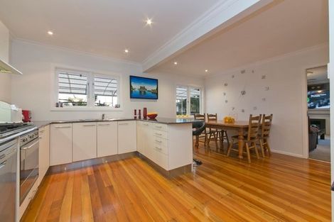 Photo of property in 100 Swanson Road, Henderson, Auckland, 0610