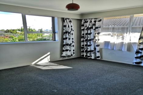 Photo of property in 143 Waimumu Road, Massey, Auckland, 0614