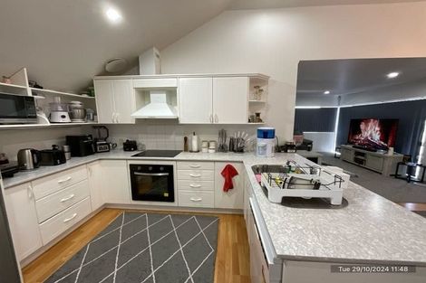 Photo of property in 1/59 Ribbonwood Crescent, Goodwood Heights, Auckland, 2105