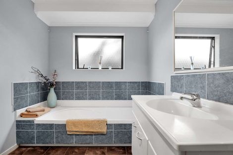 Photo of property in 2 Saxon Woods Drive, Rototuna North, Hamilton, 3210