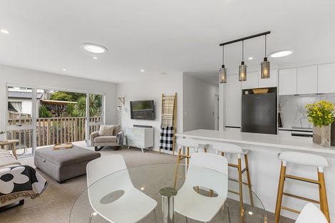 Photo of property in 2/58 Botany Road, Botany Downs, Auckland, 2010