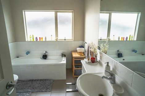 Photo of property in 3 Friar Close, Flat Bush, Auckland, 2019